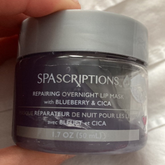 Red is a lip scrub grey is a lip mask and you have a roller - Picture 4 of 6